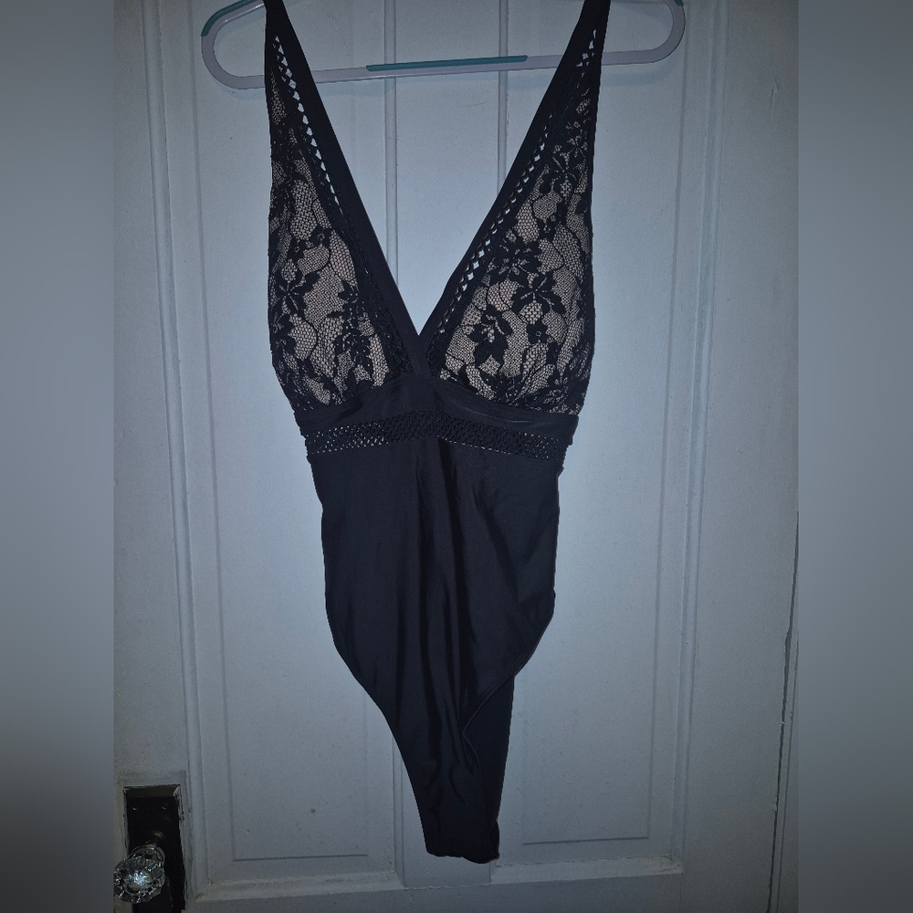 SHEIN Black and Cream Contrast Lace-Trim Swimsuit